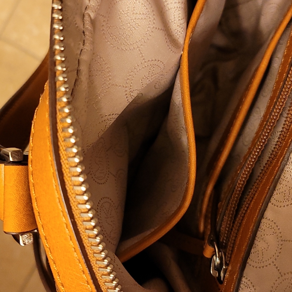 Authentic. Vintage. MICHAEL Michael Kors Brown Distressed Leather Bag - Picture 14 of 14